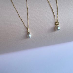 Necklace with pearl